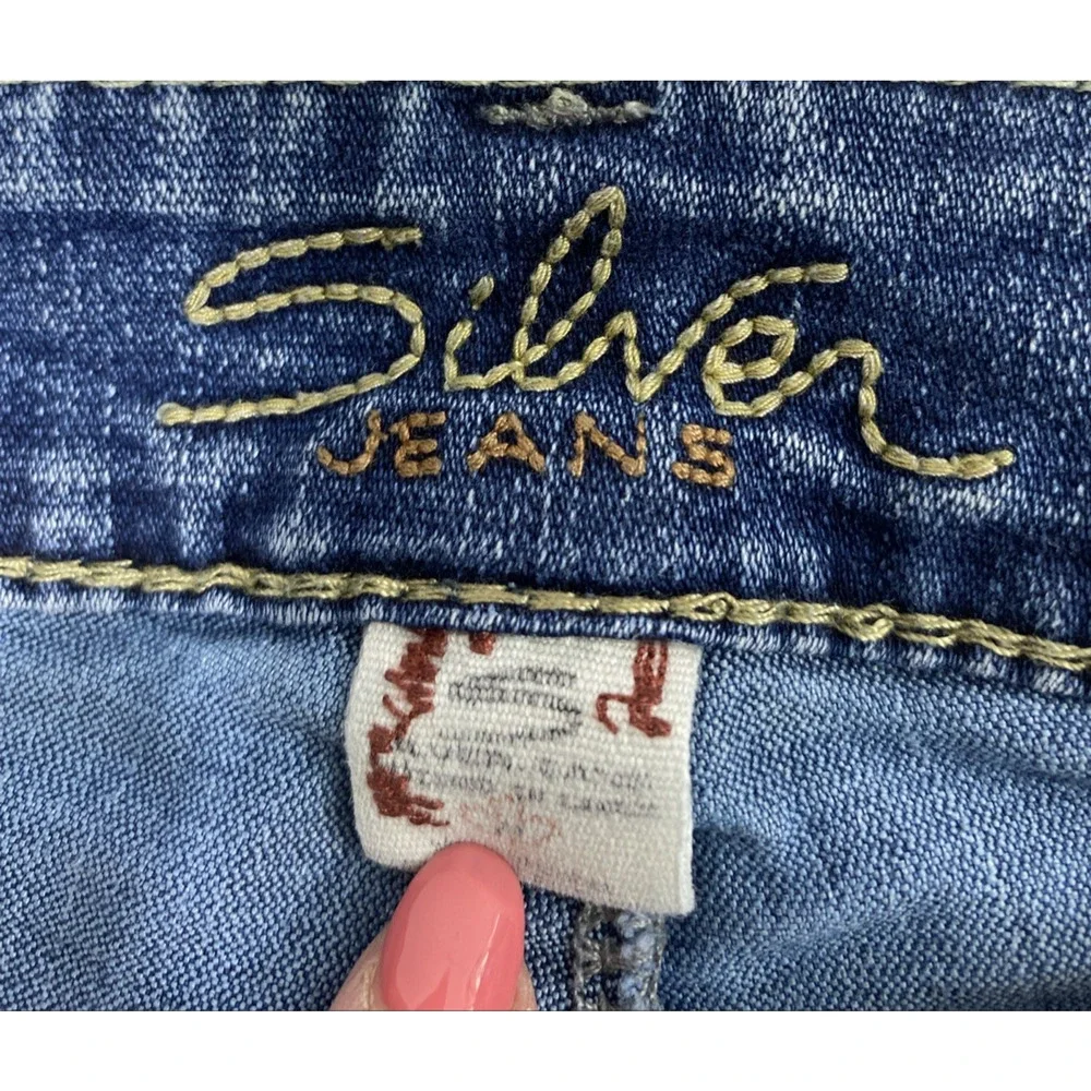 Silver Suki Capri Jeans Womens Size 27 Medium Wash Denim Low Rise‎ Distress